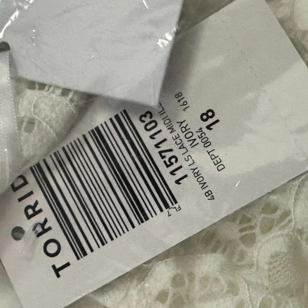Plus Size Torrid Ivory Lace Tea-Length Wedding Dress Size 24 and Size 18 - Picture 8 of 13